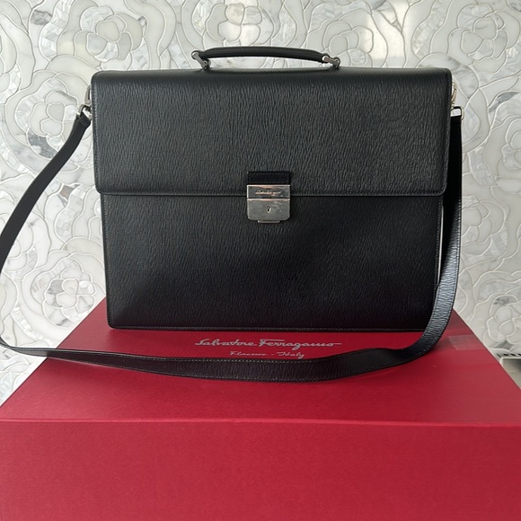 ⭐️HP⭐️Salvatore Ferragamo Black Textured Calfskin 'revival' Accordion Briefcase - Picture 10 of 10